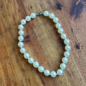 Large faux-pearl necklace